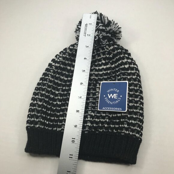 Winter Essentials Women's One Size Black/White Knit Beanie Hat With Pom New - Picture 8 of 8